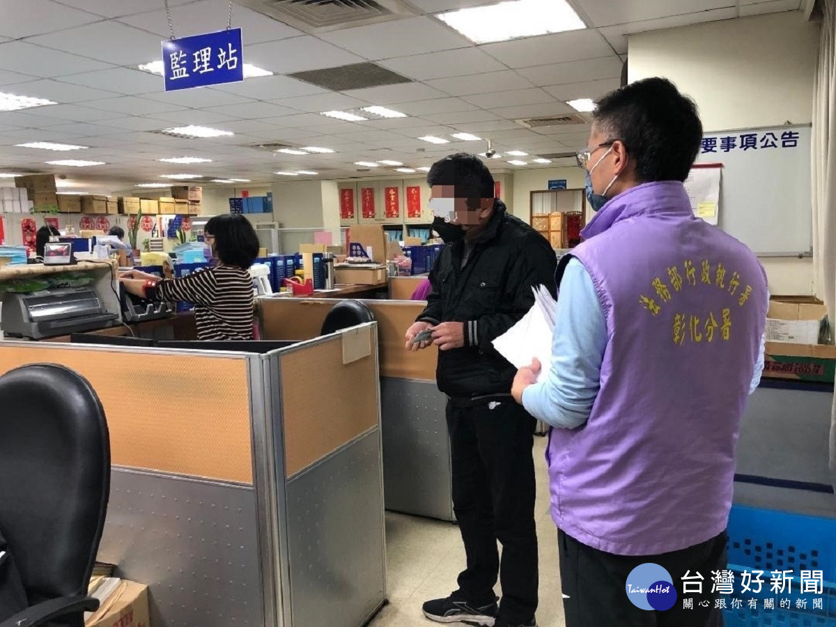 神明眼前也敢拒酒測?男子收受處分書未繳 車遭查封拖吊只能乖乖付款取回愛車