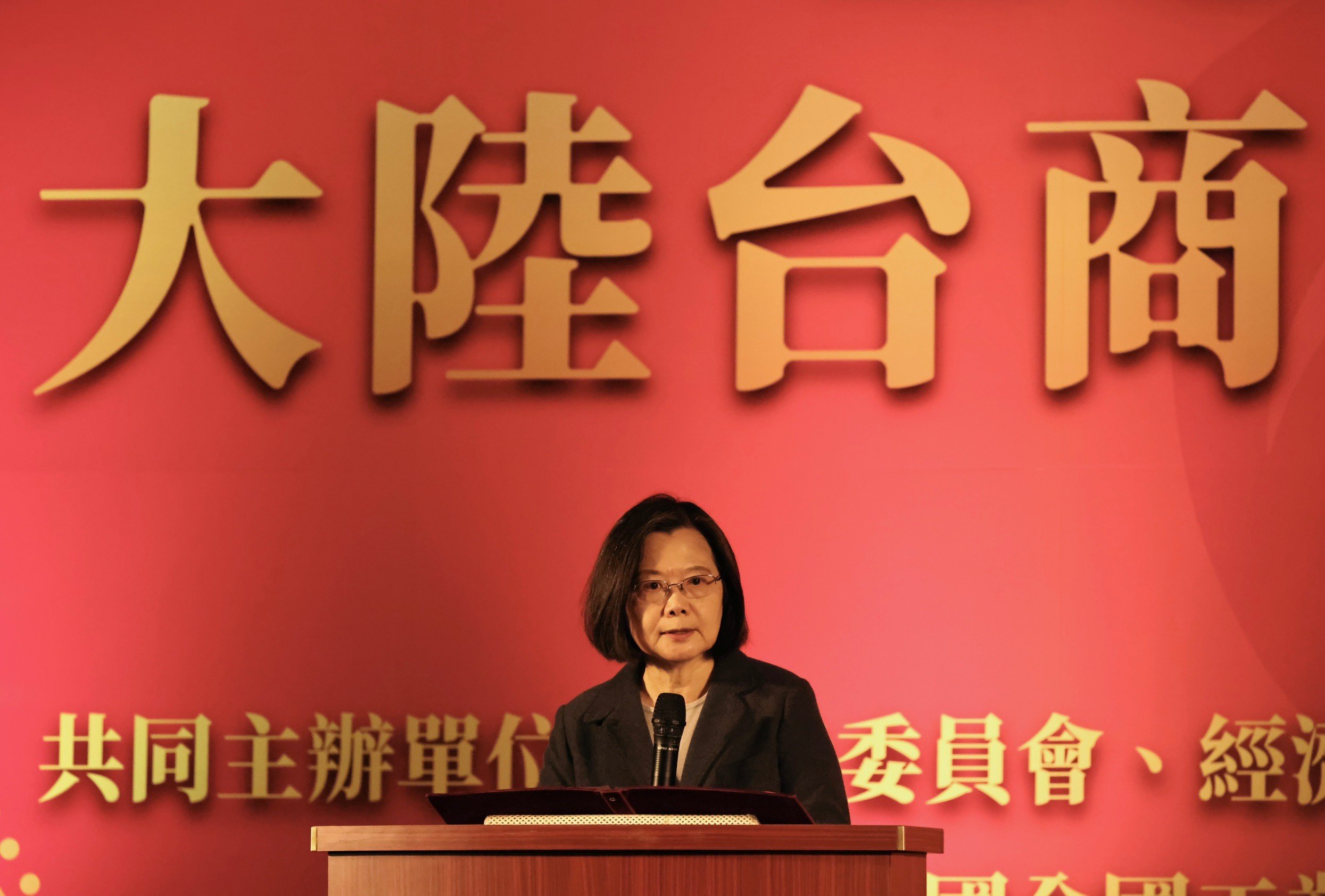 蔡英文16日表示,在對等尊嚴前提下,從未停下腳步,持續尋求兩岸對話可能,希望能逐步恢復雙邊有序的交流。林啟弘攝