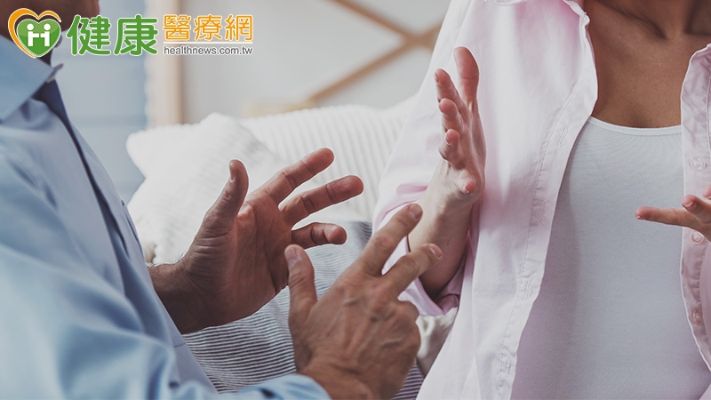 說兩句話就吵架 錯頻溝通的副詞炸彈