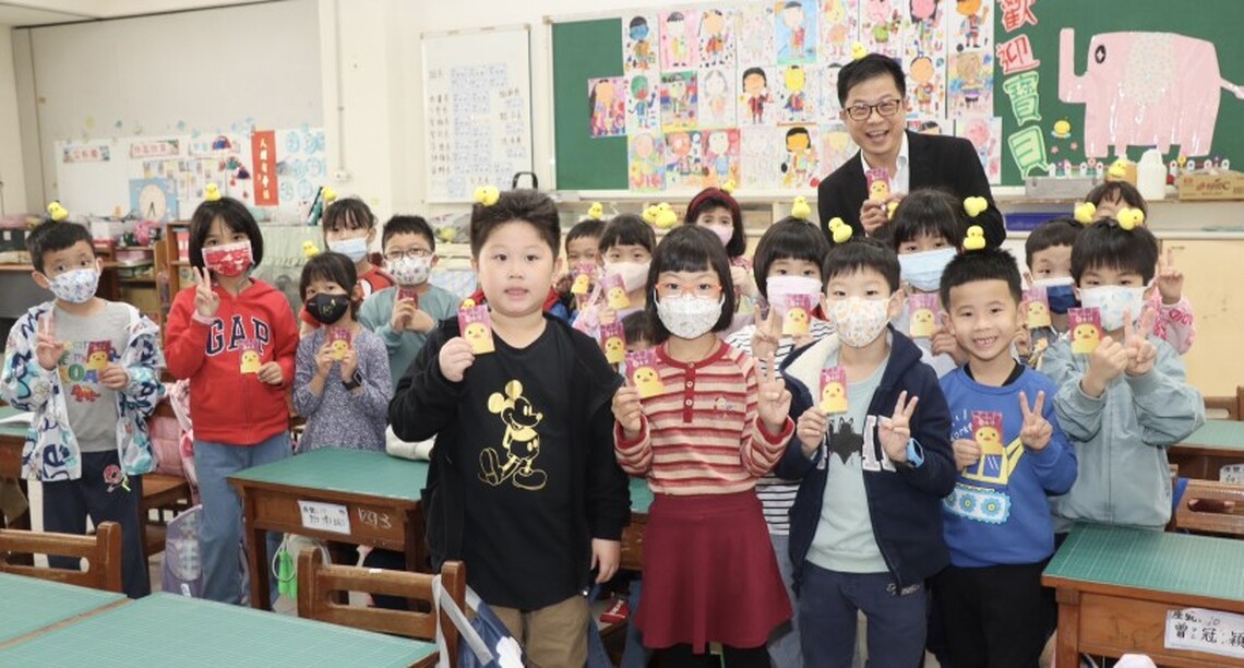 黃色小鴨也來瘋開學 新上國小開學日「黃色小鴨禮」