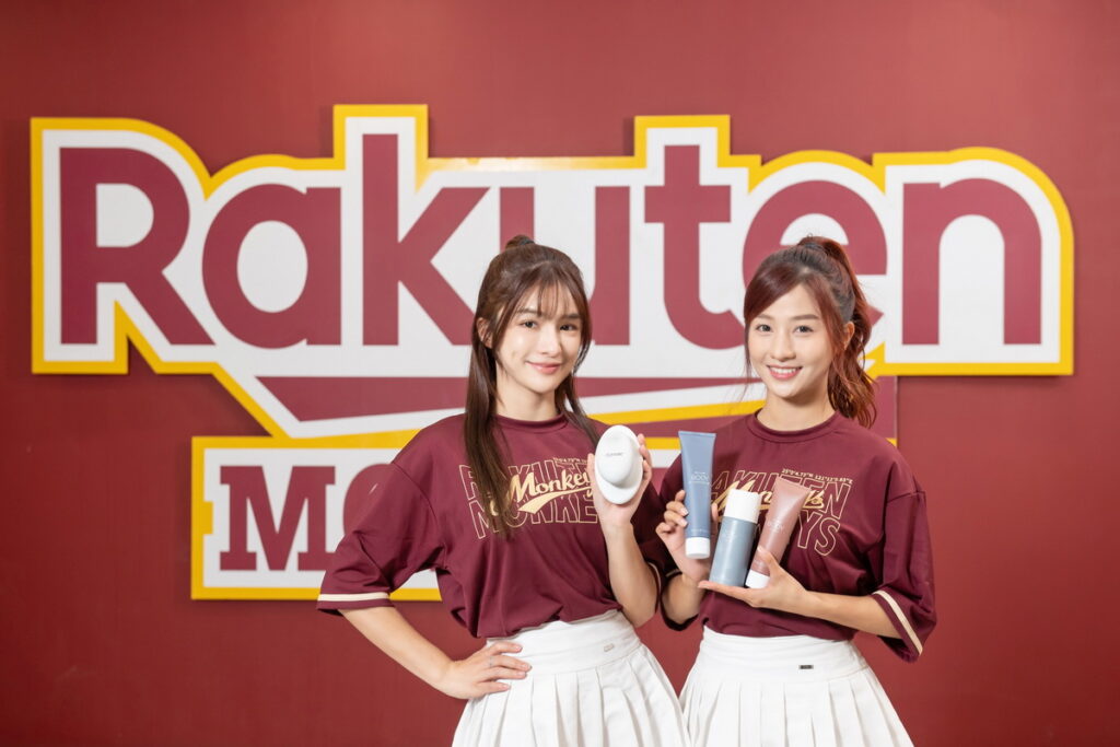 樂天女孩岱縈、小紫在最新球季開賽前,搶先體驗MyWave iO
