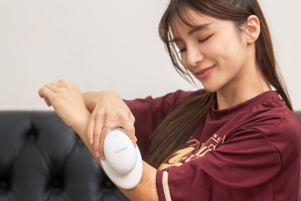 _Nu Skin ageLOC® MyWave iO™智慧美體循環儀外型美觀極具設計感,具獨家專利的波浪型金屬導頭可完美貼合身體輪廓