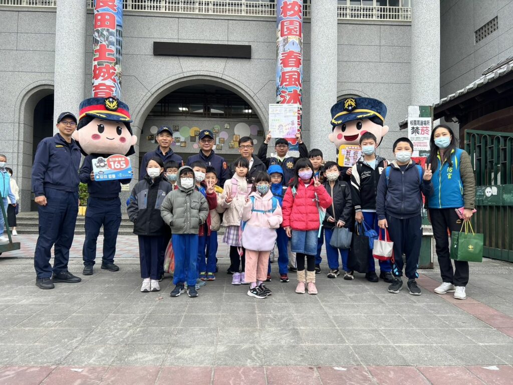 土城分局建立聯繫合作與通報機制,時時刻刻守護學童及校園安全,讓全校師生安心,家長放心。圖/土城分局