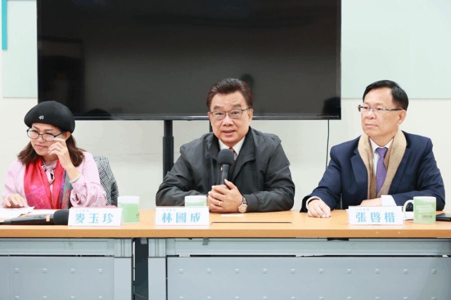 台旅客遭丟包富國島!民眾黨開協調會 觀光署諾盡速裁罰最重停業 191 照片來源:台灣民眾黨立法院黨團