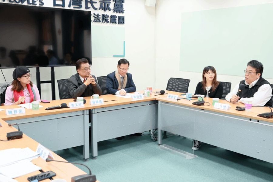 台旅客遭丟包富國島!民眾黨開協調會 觀光署諾盡速裁罰最重停業 192 照片來源:台灣民眾黨立法院黨團