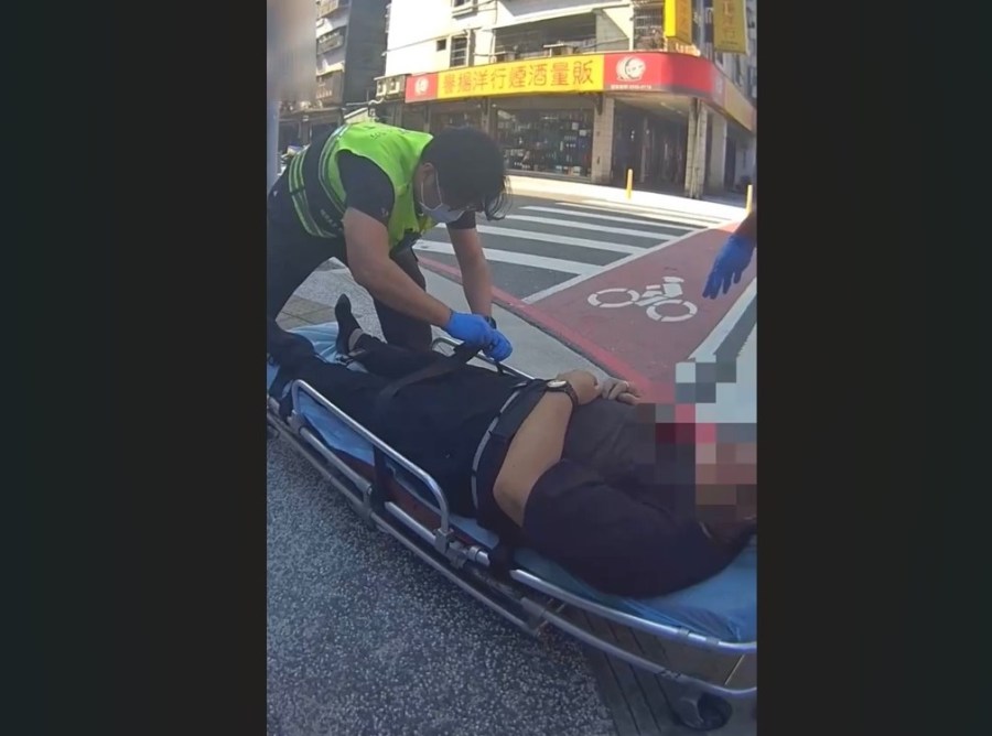 簡訊怪異又連繫不上 新北警及時救援45歲中風男 204 cnews204240216a02