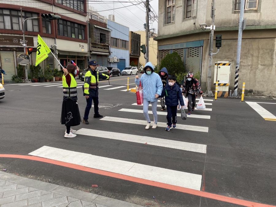 迎接開學日 竹南警保護孩童上學安全