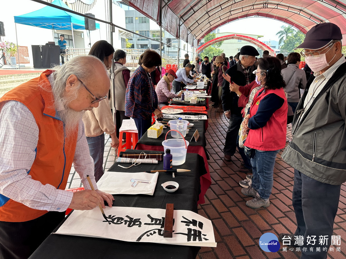縣內大師齊聚熱鬧無比。(記者扶小萍攝)