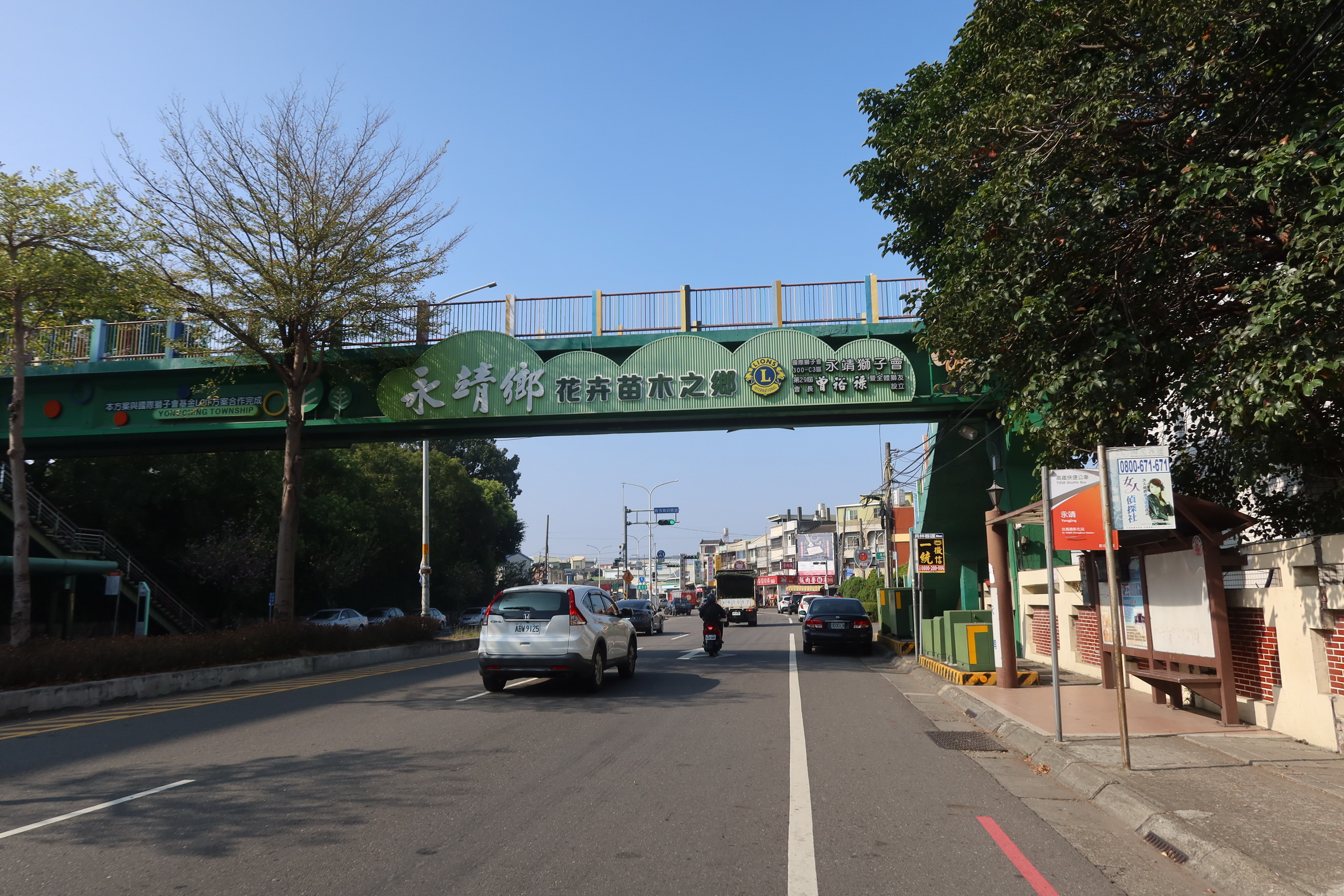 ▲永靖鄉公所將爭取國土署補助,進行永靖國小通學步道及社區人行環境改善計畫,邀請工程公司設計師蕭佳貞進行簡報,希望提案計畫能順利。(記者張溎壕攝)