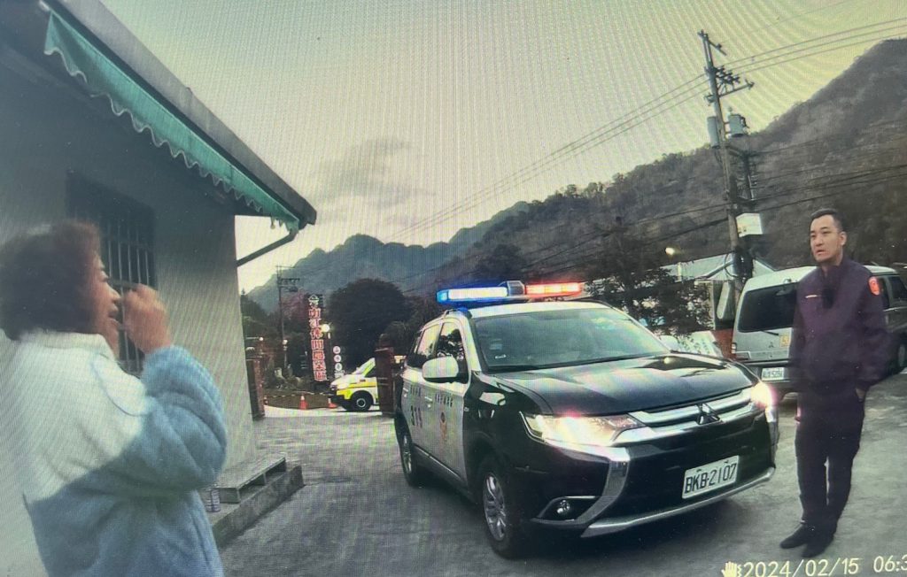 9旬老翁清晨倒臥馬路   南庄警積極協助家人並送醫治療 