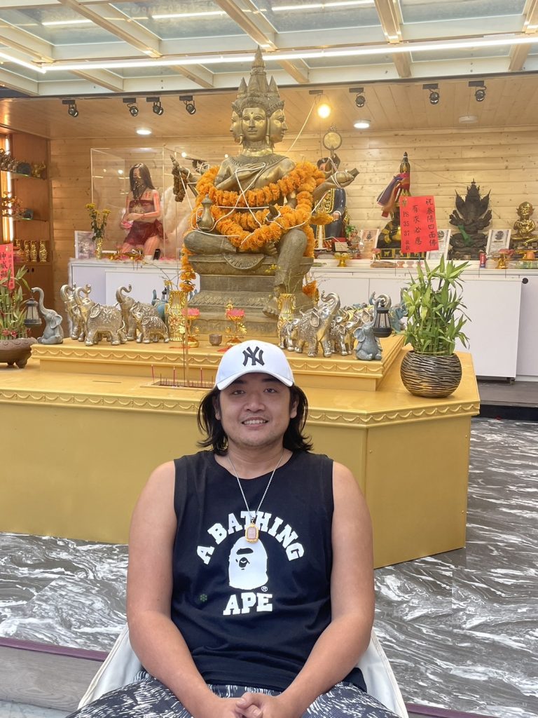 小連：遠從泰國來台的【泰陽四面佛】在此，奉祀濟世，神澤廣庇