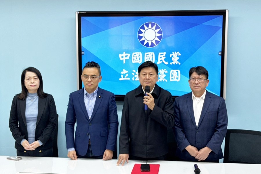 【有影】批綠營大玩文字遊戲 傅崐萁止血「臨時會」懲處黨工 248 立法院國民黨團17日召開記者會回應時事。