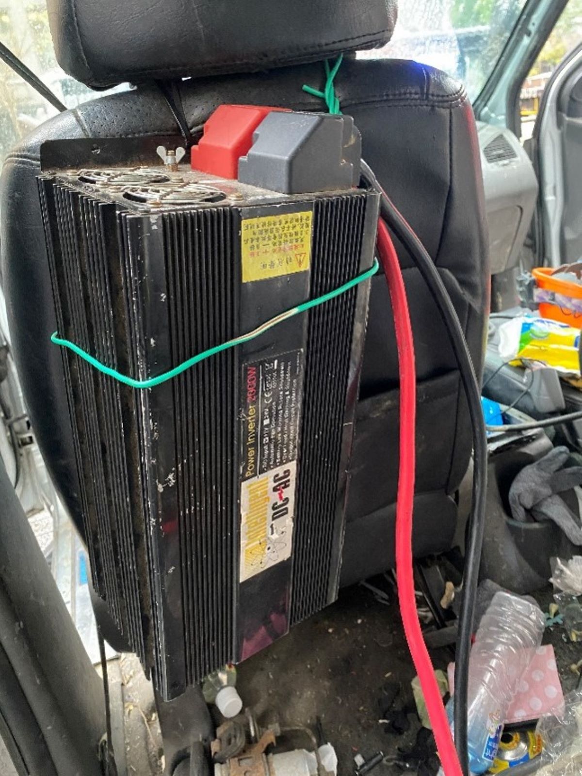 做案車輛改裝電源供電動工具使用。(記者薛秀蓮翻攝)