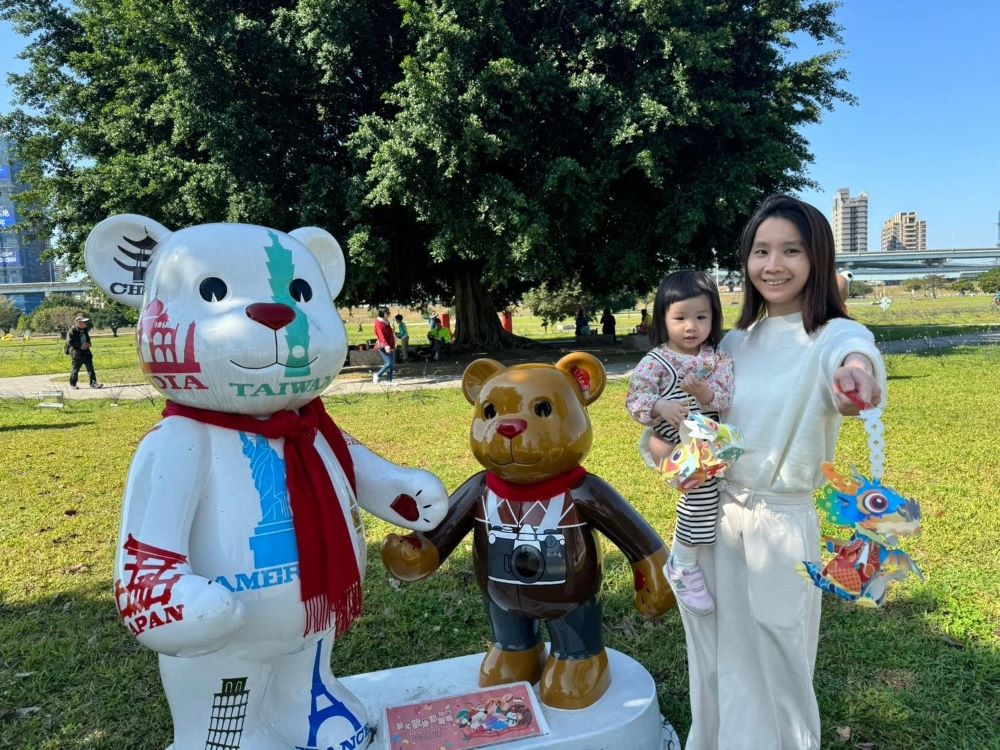 《圖說》新北市歡迎大家2月18及24日領完小提燈後,提燈遊燈會。〈民政局提供〉