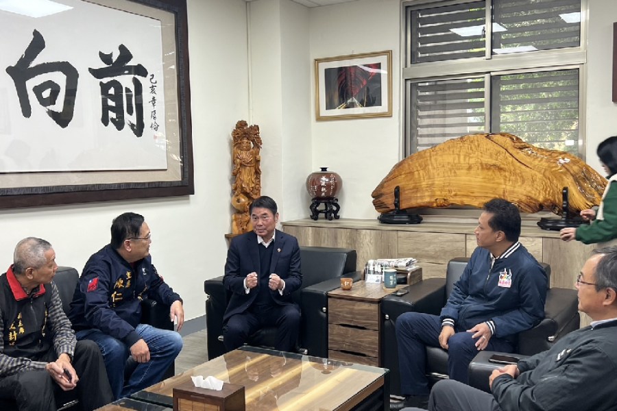 【苗栗新世代2-2】國民黨最年輕黨團的「分水嶺」 邱鎮軍:全力往前衝 228 【苗栗新世代2-2】國民黨最年輕黨團的「分水嶺」 邱鎮軍:全力往前衝 227