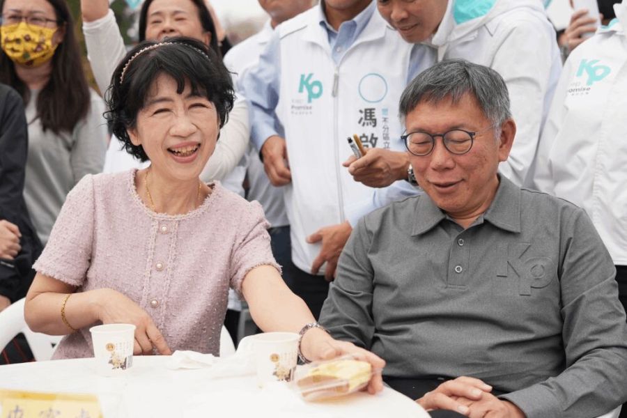 柯文哲拿毛筆祥龍點睛 陳佩琪稱西洋情人節沒悸動 222 照片來源:陳佩琪臉書