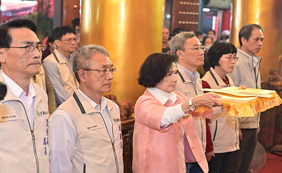 從政前就是虔誠信徒 林姿妙率宜縣府一級主管草湖玉尊宮參拜天公