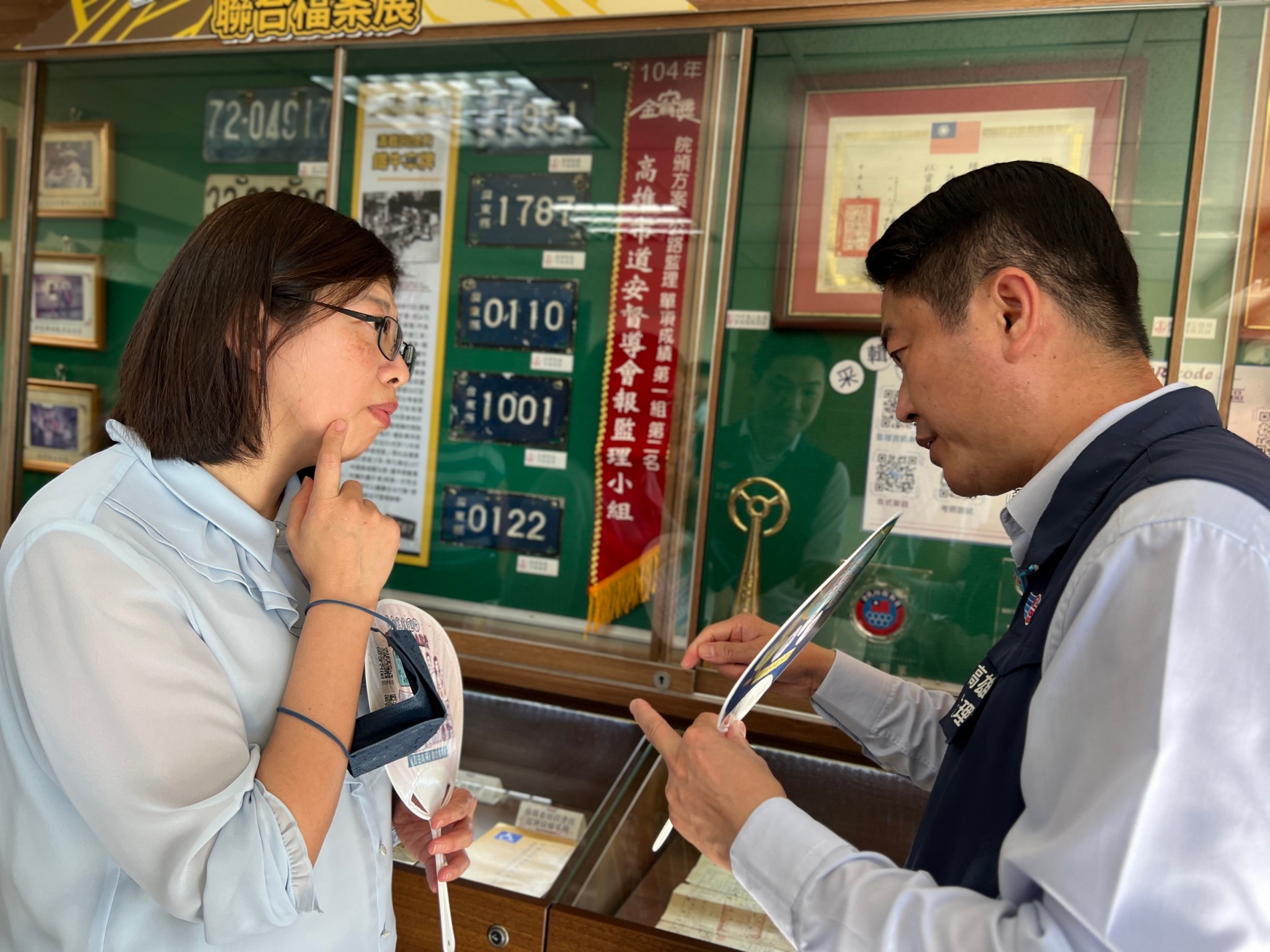 ▲李瑞銘所長與柯怡如分署長共同舉行揭牌典禮（圖監理所提供）