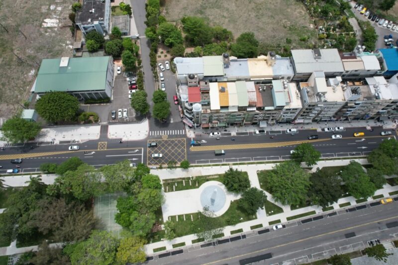 道工處營造人本及無障礙通行空間  左營大路環境改善工程出現「半格停車格」遭誤解