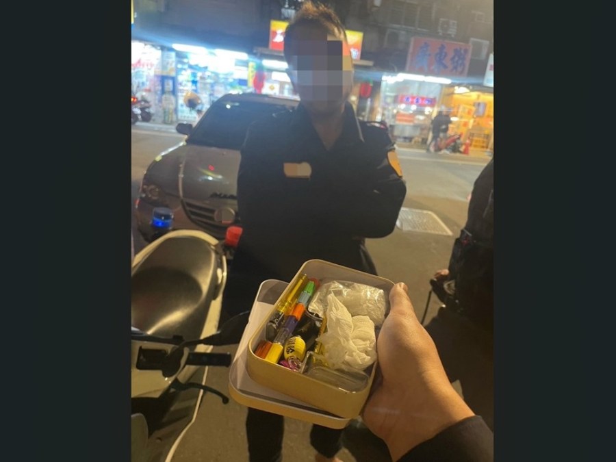 車前大燈改裝太顯眼 臨檢警眼尖查獲毒品安非他命 204 cnews204240219a03