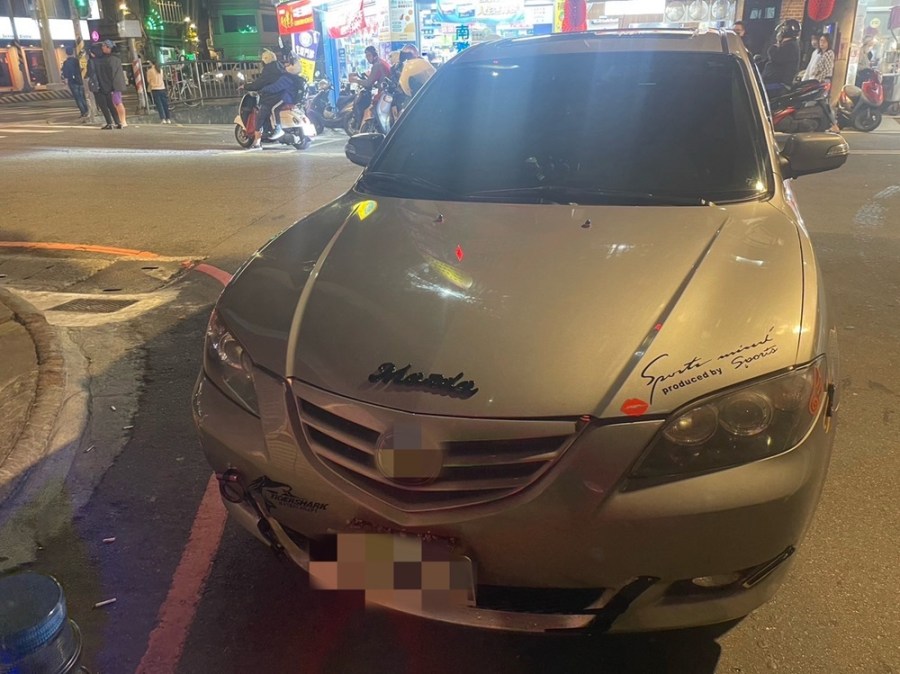 車前大燈改裝太顯眼 臨檢警眼尖查獲毒品安非他命 205 cnews204240219a04