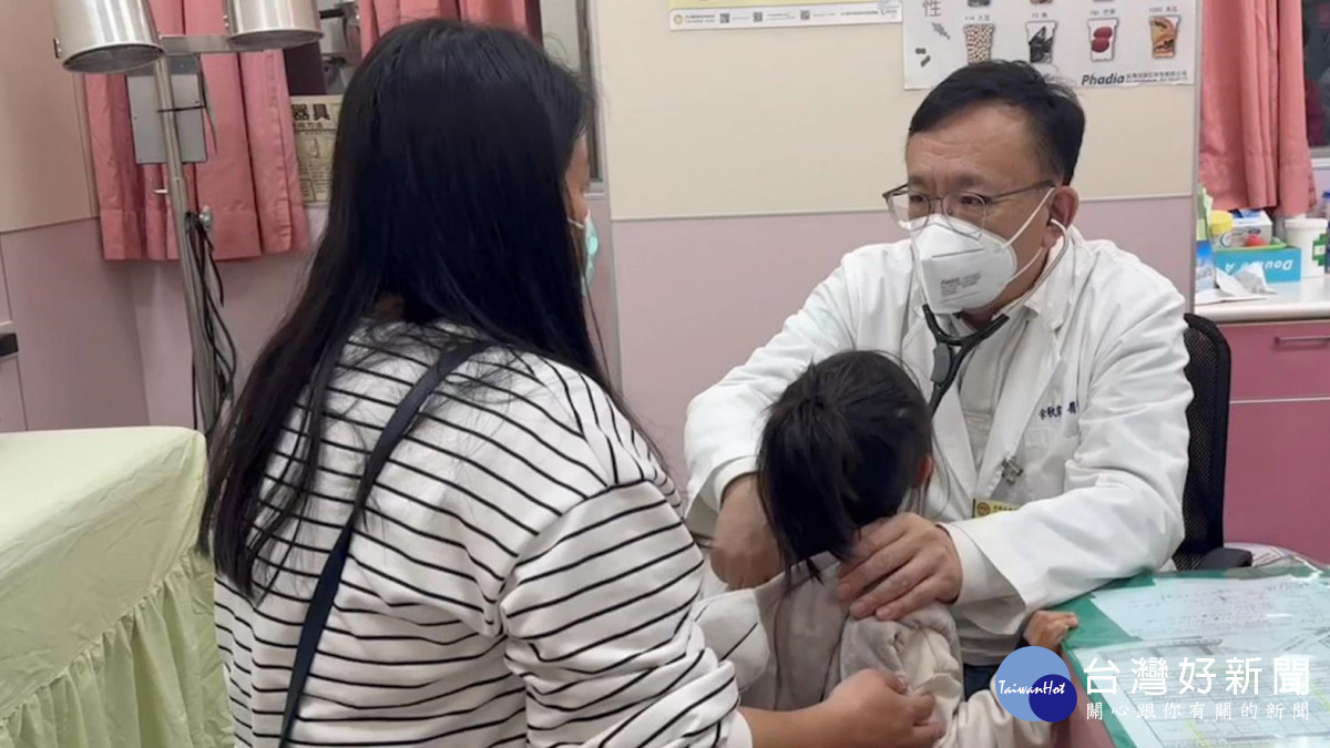 大甲李綜合醫院小兒科醫師余秋霖說，最近不少孩童因加藤群聚染流感。
