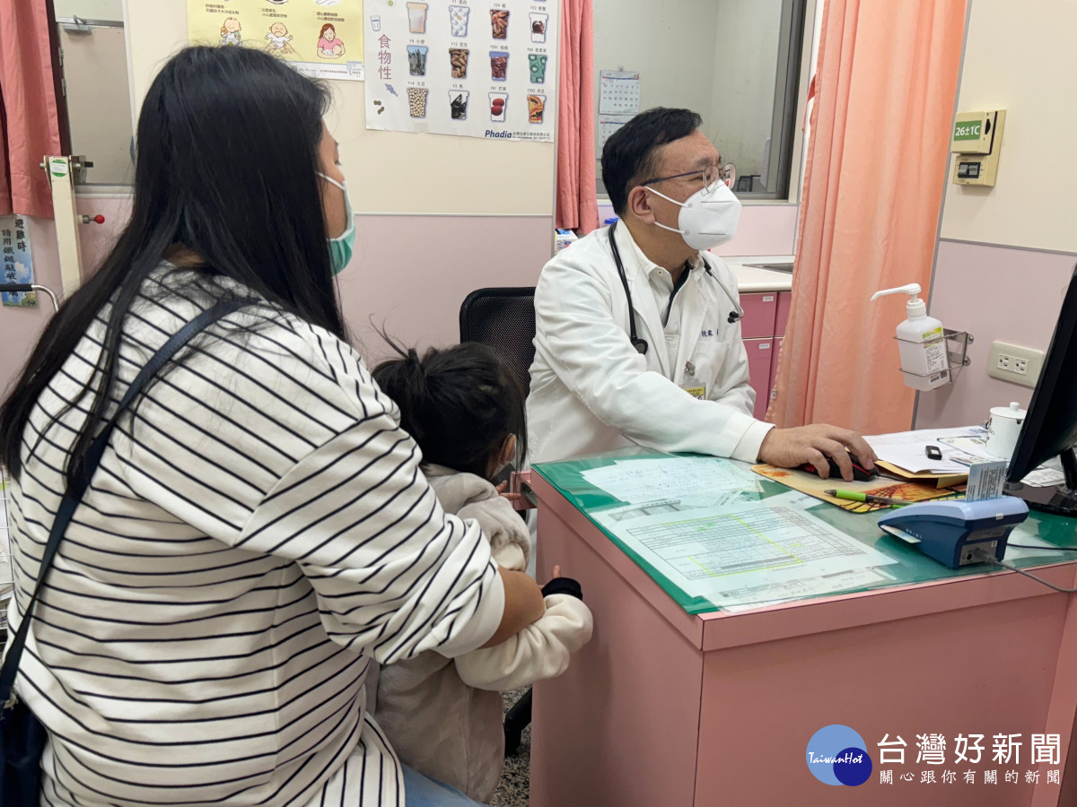 大甲李綜合醫院小兒科醫師余秋霖說,最近不少孩童因加藤群聚染流感。
