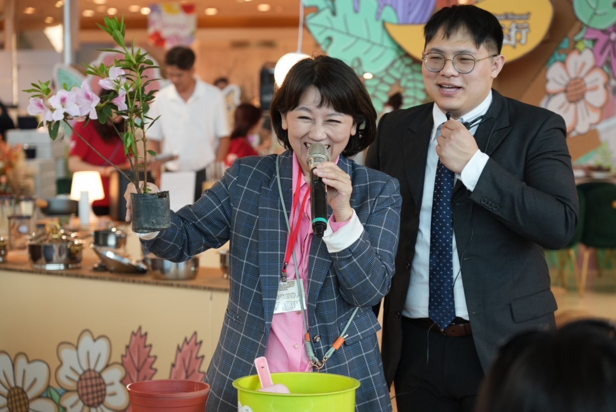 新品發表會,創辦人蔡蕙玲邀請大家種下永續種子