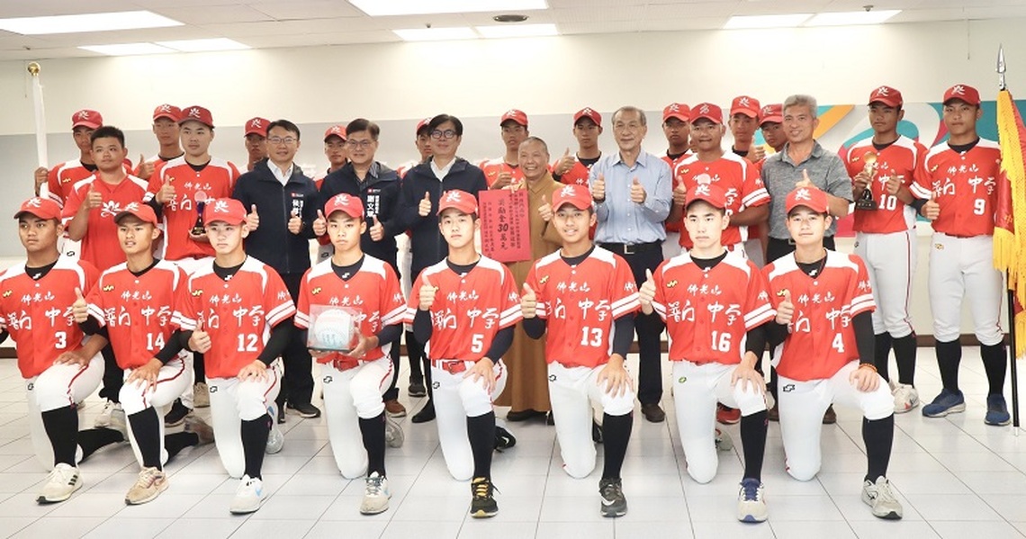 普門中學棒球隊奪高中棒運聯賽硬式鋁棒組全國賽冠軍 陳其邁市政會議表揚、致贈獎勵金