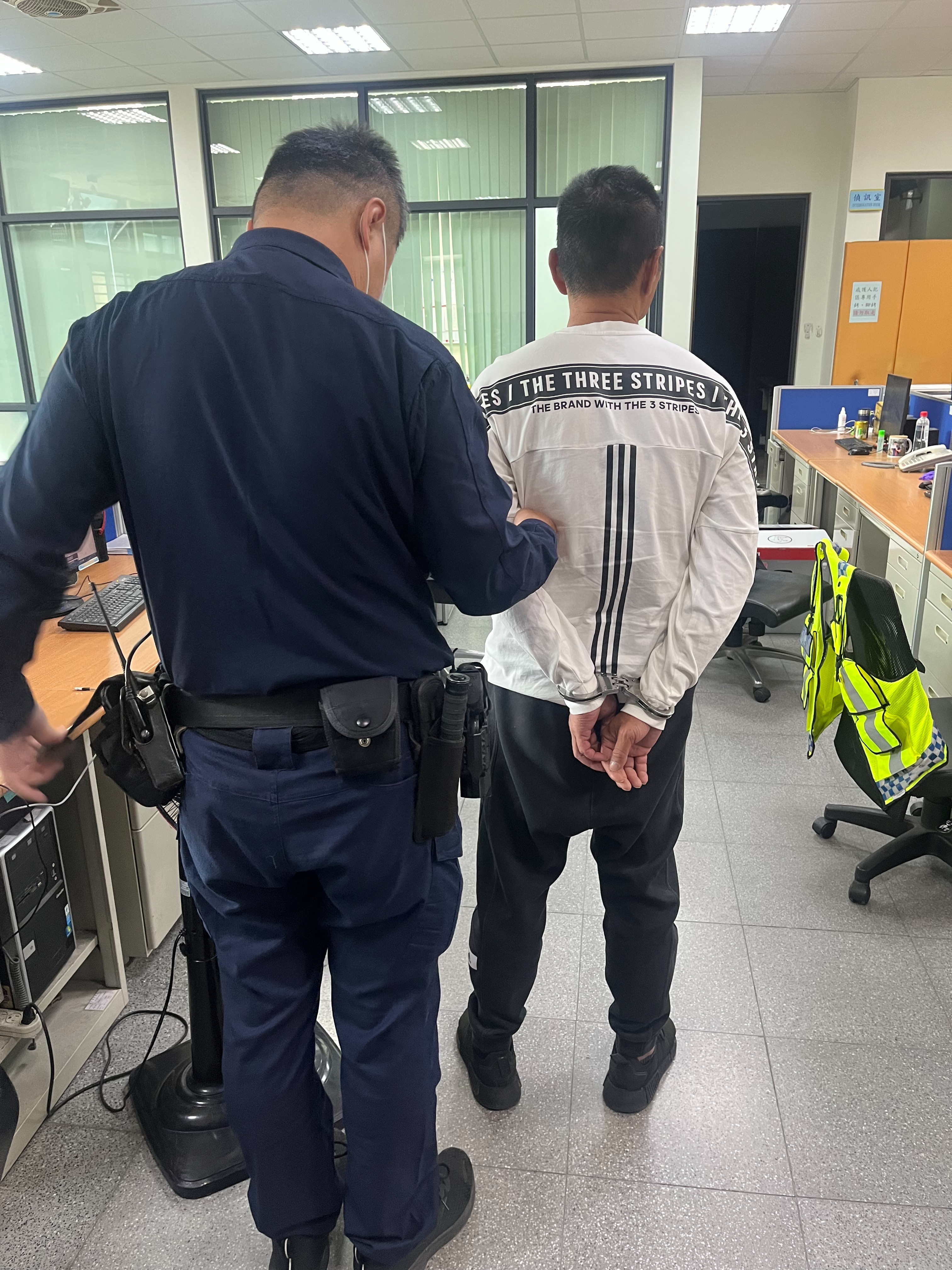 ▲員林分局莒光派出所巡佐陳明松、警員陳朝勇查捕逃犯更是順風順水，手到擒來堪稱一絕。（警方提供）
