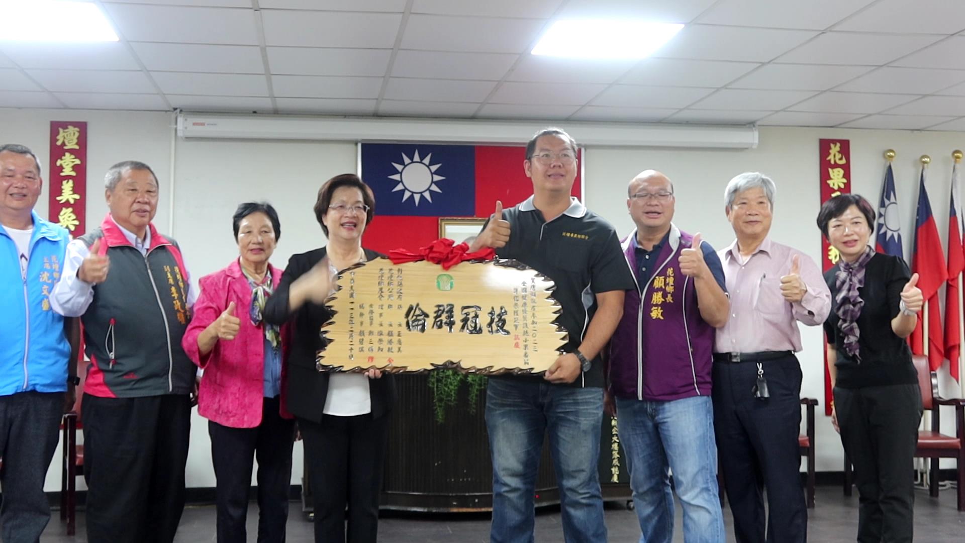▲花壇鄉農會舉辦113年農民節慶祝大會，表揚對農業有卓越貢獻的優秀農民共40位。（記者張溎壕攝）