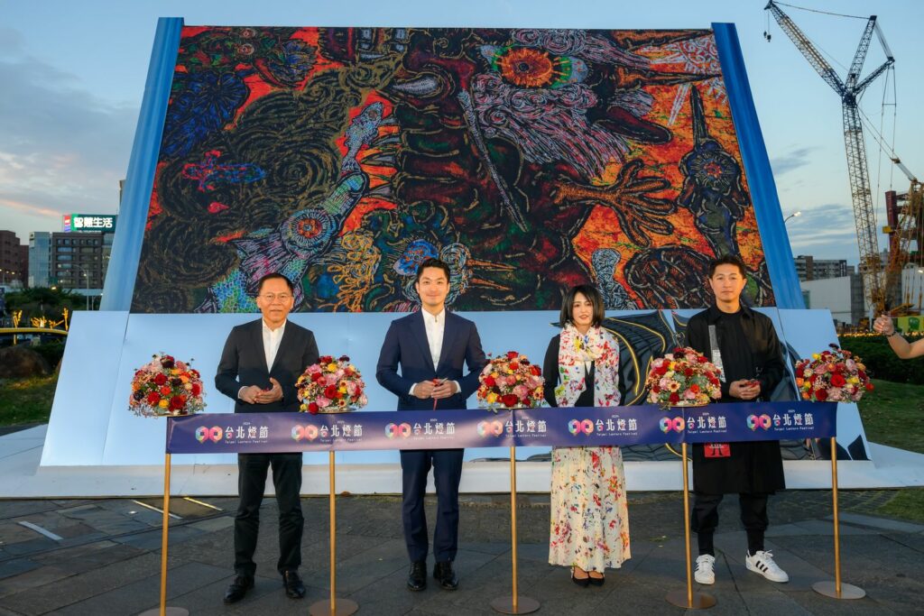 小松美羽榮獲台北燈節邀請,以畫作《世人皆可成龍》製成燈飾在燈節期間展出。圖片/熊谷俊之拍攝