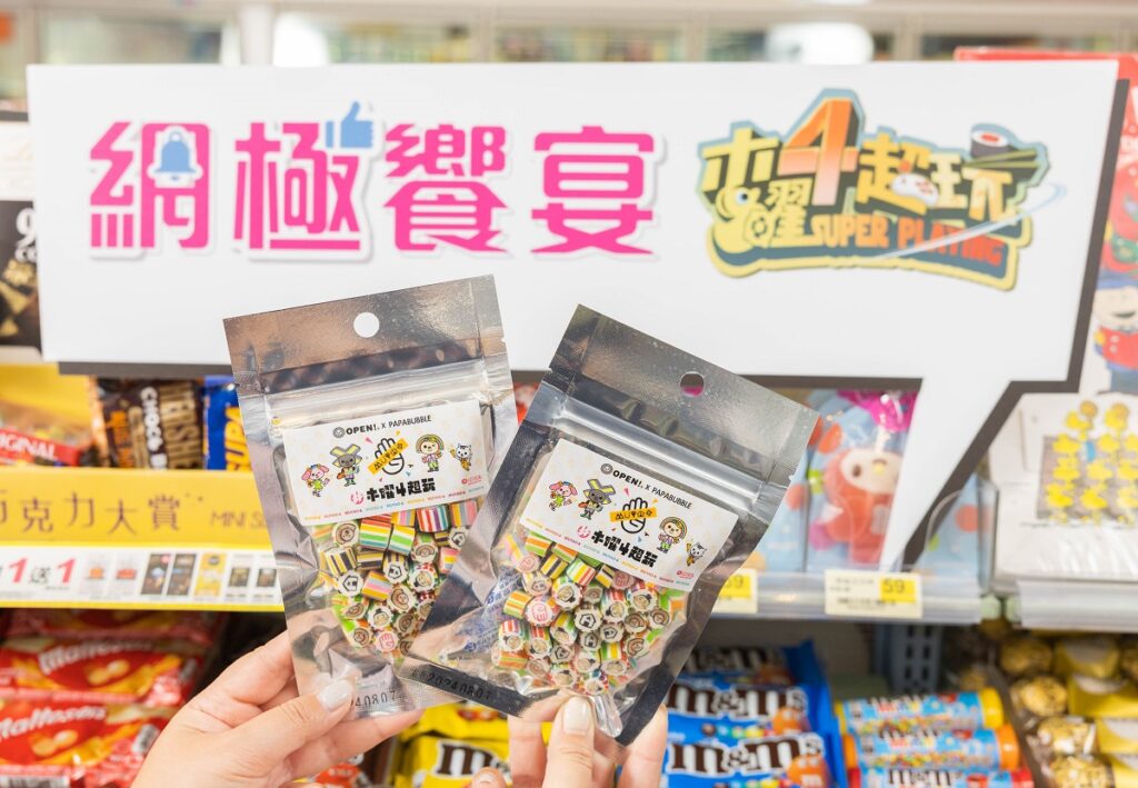 呼應《一日糖果Artist》觀看次數破百萬的影片「OPEN!xPapabubble手工糖」用OPEN將與節目經典圖像設計出主持人-邰智源的Q版及另3種圖案