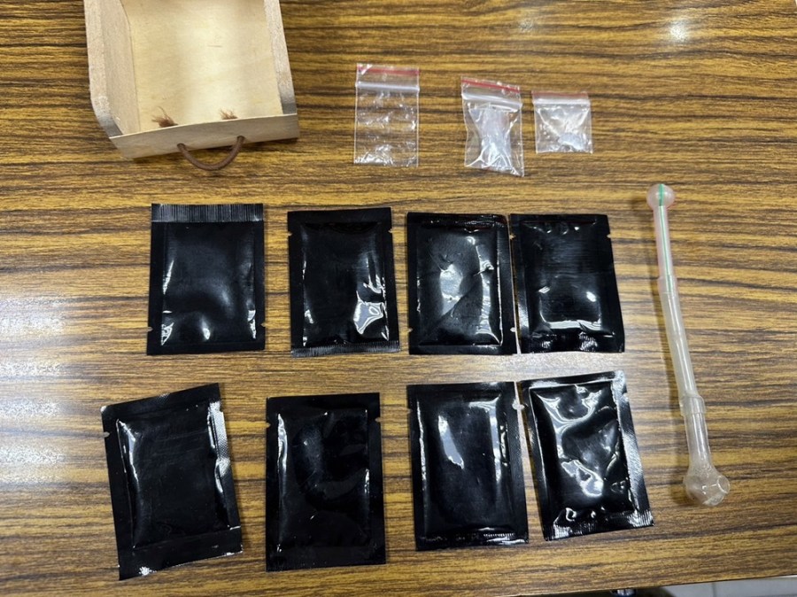 跳窗逃跑宛如城市跑酷 六條通緝男躲落葉堆狼狽落網 218 cnews204240220a06
