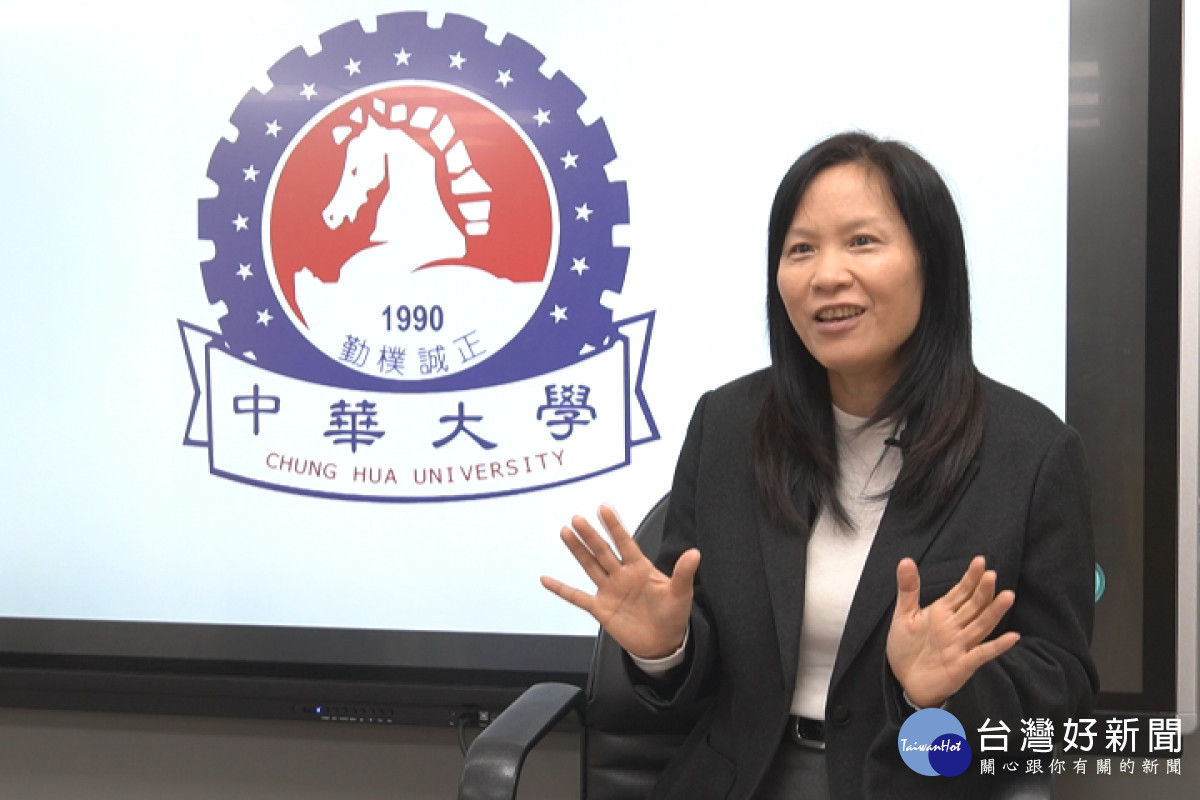 中華大學圖書與資訊處曾秋蓉處長指出，人工智慧發展迅速，未來會使用生成式AI的人將佔有優勢。