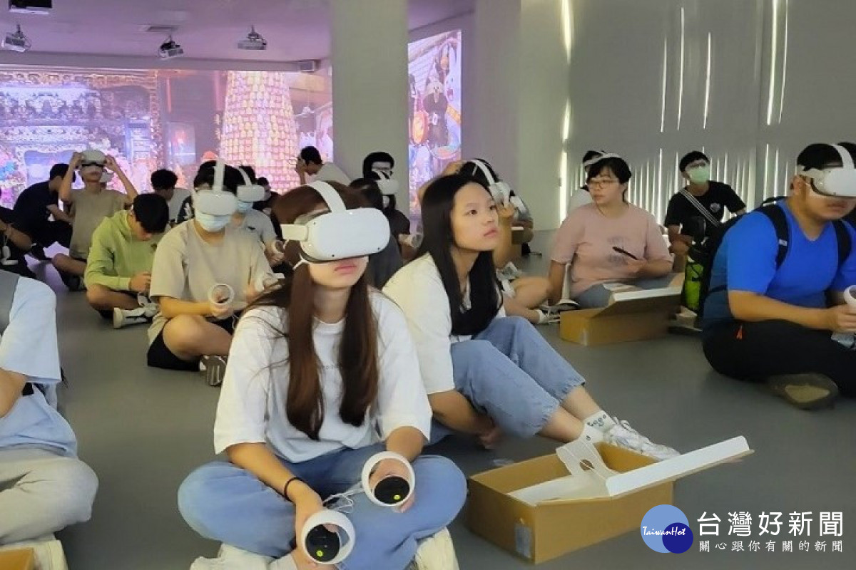 中華大學元宇宙體驗中心,讓學生以VR沉浸式體驗情境,讓學習更多元有趣!