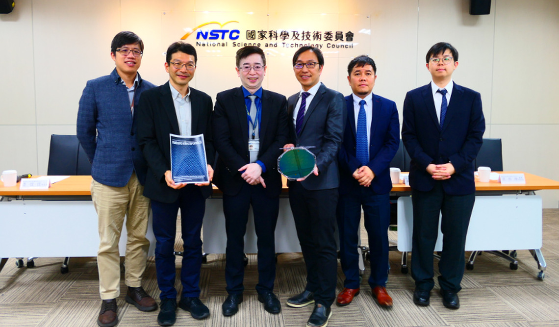 突破鐵電材料極限 引領半導體技術新浪潮 超薄二維材料實現低功耗記憶體與運算融合鐵電電晶體