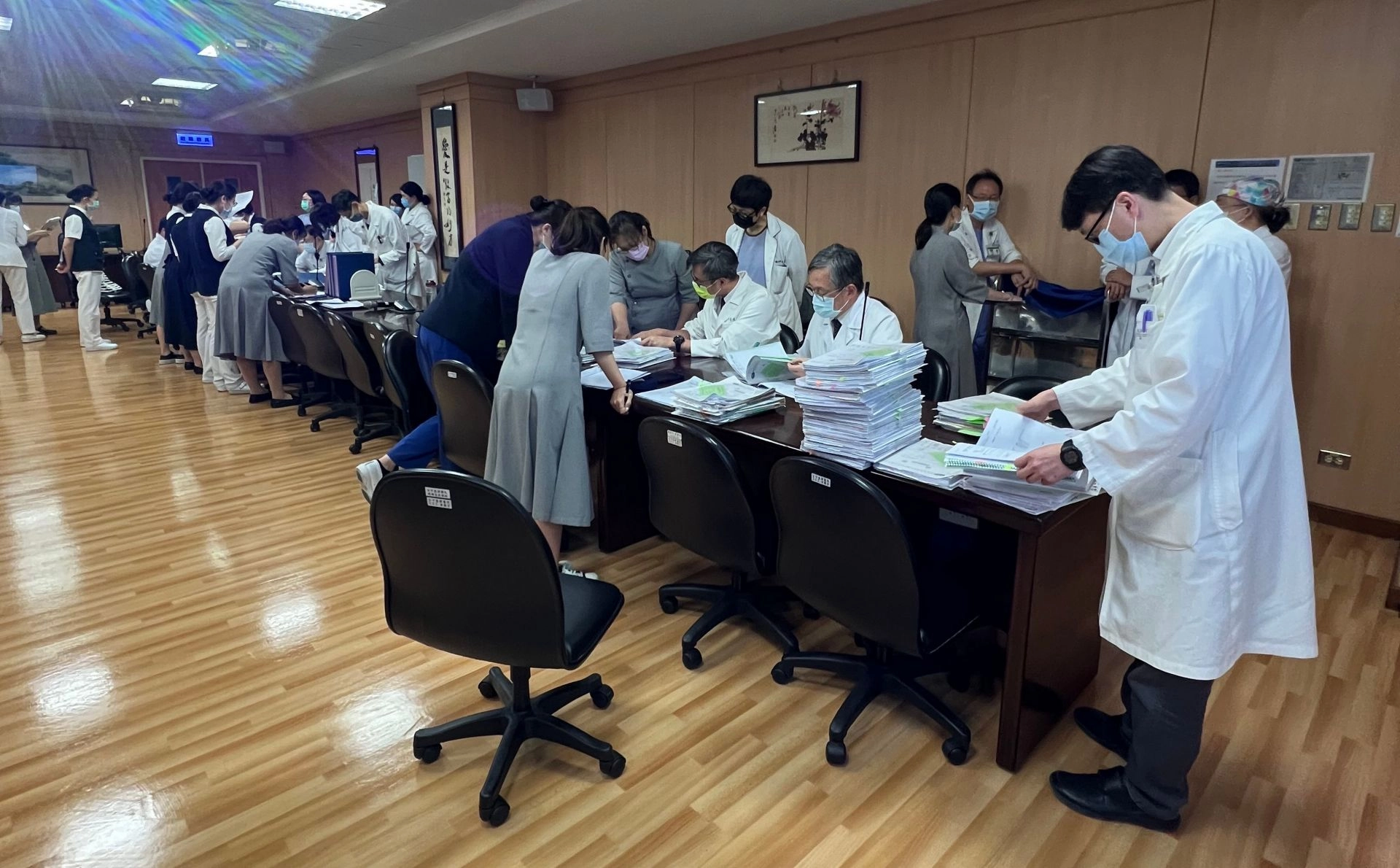 台中慈濟醫院重視急重症醫療,相關同仁積極參與「重度級急救責任醫院」評定準備事宜。