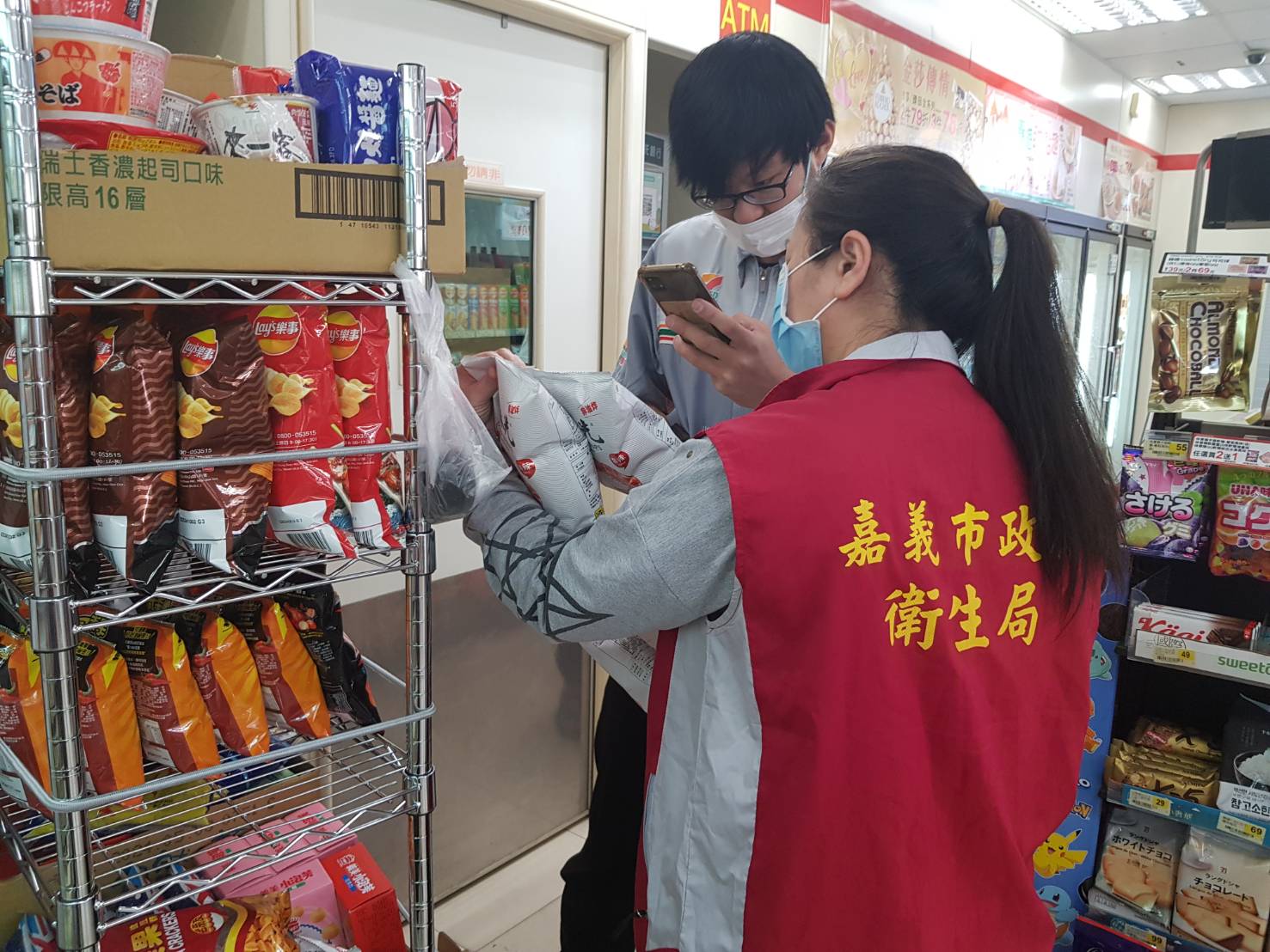 嘉市衛生局要求市售全面下架含致癌蘇丹紅「蝦味先」
