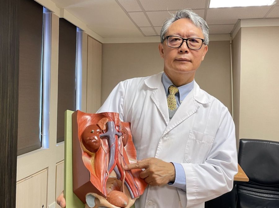熟男一週吃3次火鍋吃到送醫 醫曝「狂加N次高湯」竟是元凶! 216 熟男一週吃3次火鍋吃到送醫 醫曝「狂加N次高湯」竟是元凶! 215