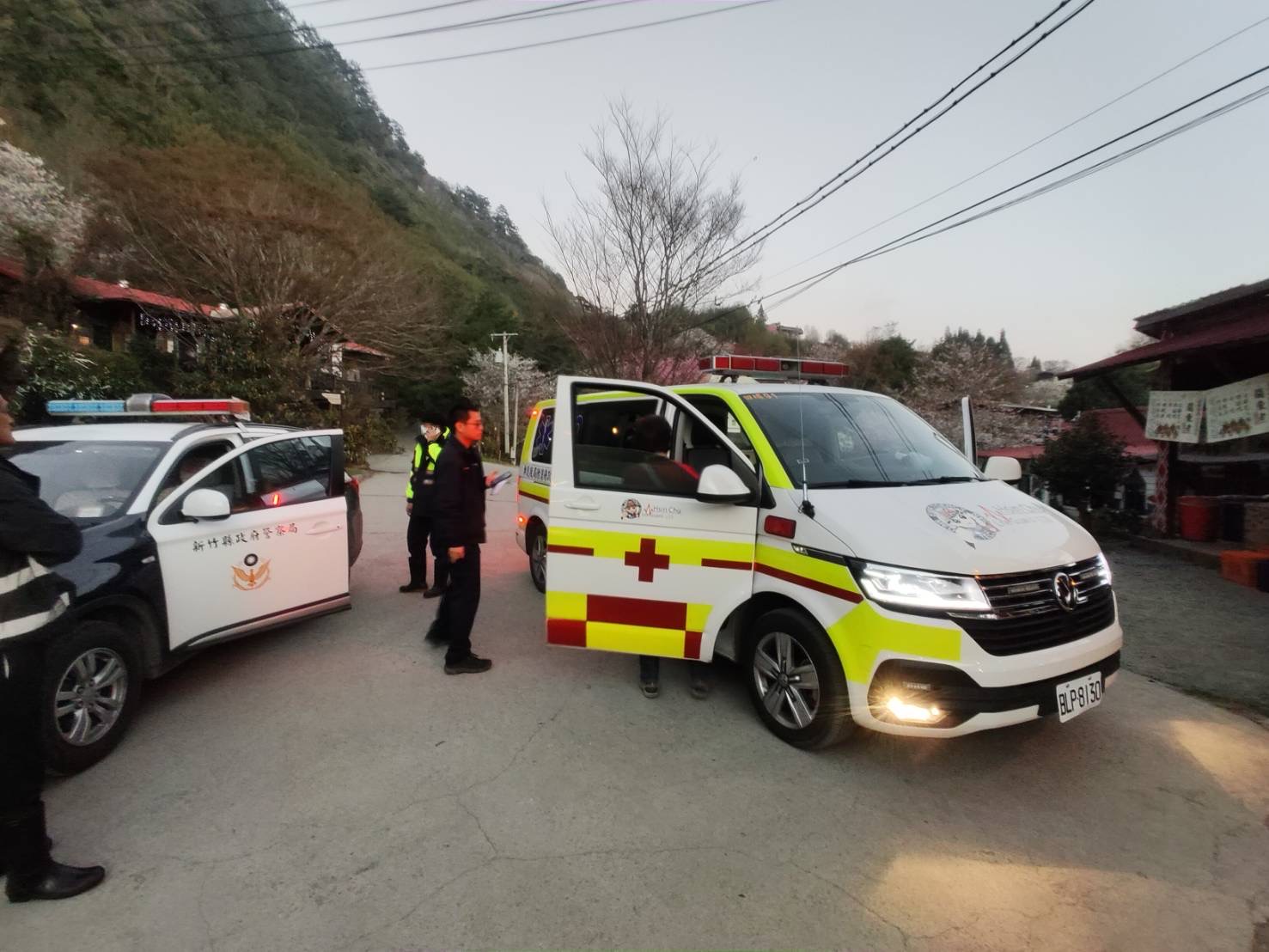 消防救護車協助將患者送醫。(圖/新竹縣衛生局提供)
