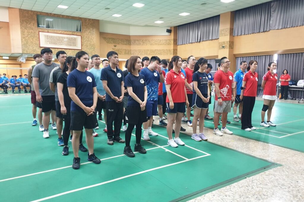 ▲圖說:中市警四分局羽球賽開打,計有8隊48人參賽、熱鬧滾滾 (圖/台中市政府提供)