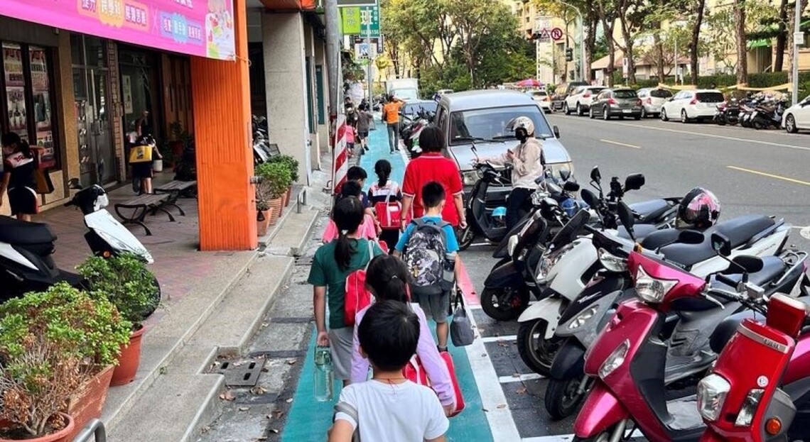 改善陽明國小通學步行環境 三民區義德路設置標線型人行道