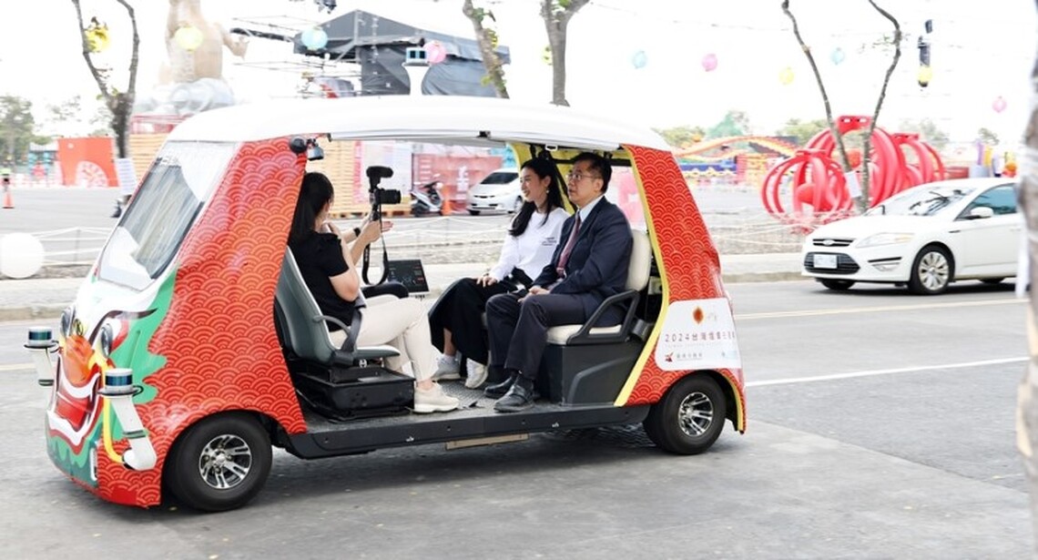 全國首輛自駕車台灣燈會載客