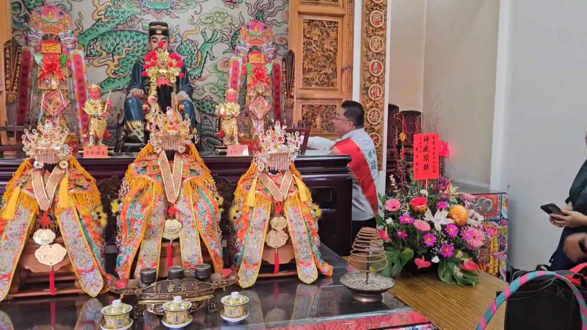 ▲永靖鄉公所舉行延平郡王鄭成功聖誕祝壽，鄉長魏碩衛擔任主獻官，帶領眾人向鄭成功祝壽，並向各界和鄉親祝福新春「龍福氣」。（記者張溎壕攝）