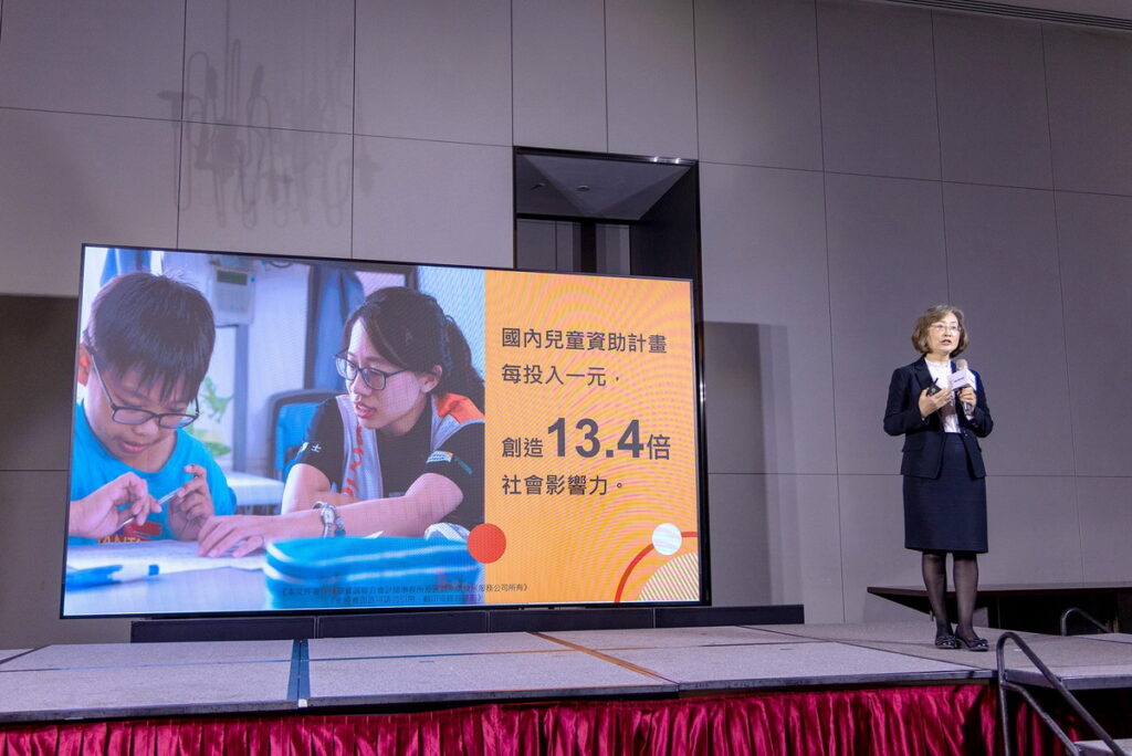 台灣世界展望會首度發表SROI社會影響力調查報告,其兒童資助計畫透過方案服務投入一塊錢,能為孩子及其家庭創造13.4倍的社會影響力效益。
