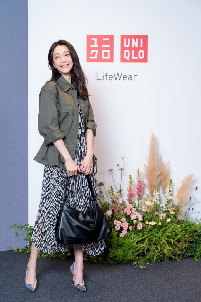影后謝穎今日穿著UNIQLO:C春季聯名系列,展現率性又甜美的輕盈風。
