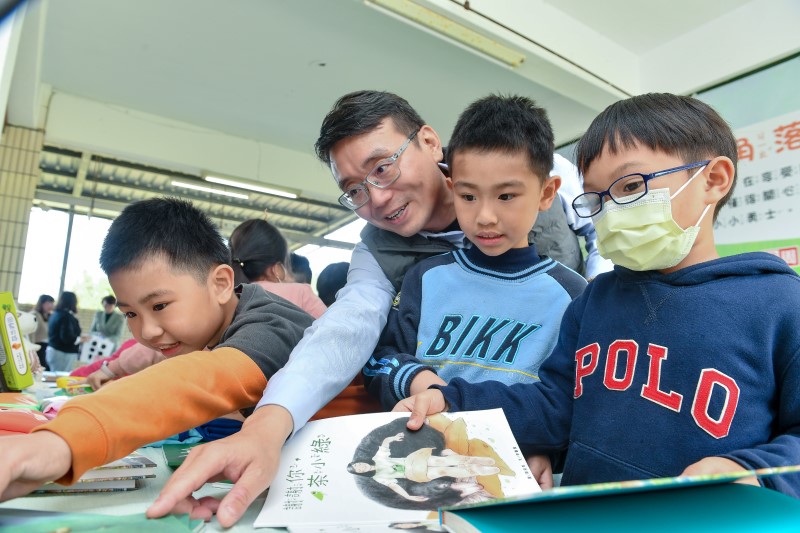 ▲農村水保署臺北分署建置閱讀角落，將多元教學資源導入校園。（圖／主辦單位提供）