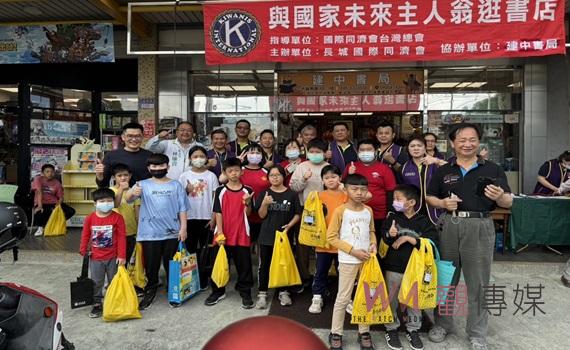 劉建國攜手長城同濟會愛心送禮 助102名弱勢學童開心迎新學年