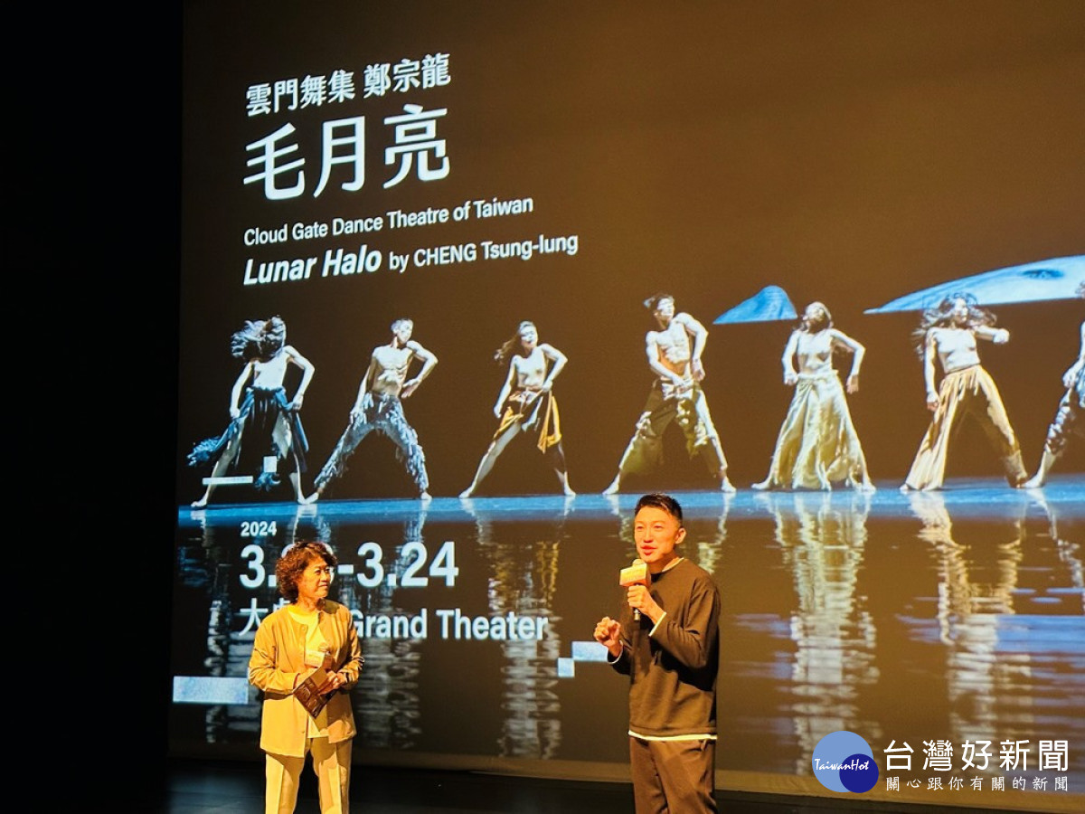雲門舞集的《毛月亮》再度回歸台中歌劇院,透過巨型LED螢幕與舞者張狂肢體,搭配Sigur Rós的極地空靈音樂,創造視覺與聽覺的震撼感受。(圖/生活中心)<br /><br />